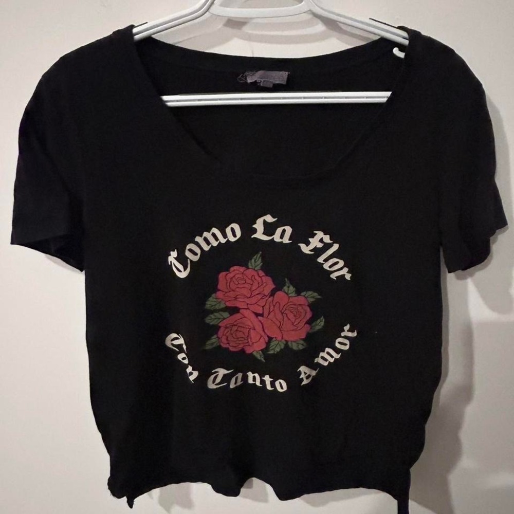 Selena Como La Flor Roses Black Short Sleeve Cotton T-Shirt Women's Regular